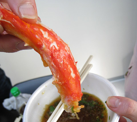 タラバガニをしゃぶしゃぶで食べる